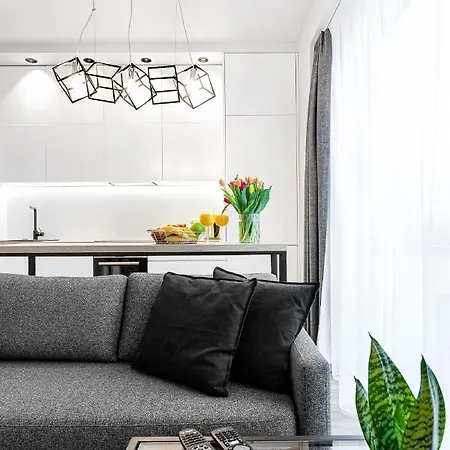 Cosy White Scandinavian By Houseys شقة