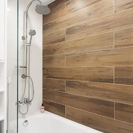 Cosy White Scandinavian By Houseys Apartment *