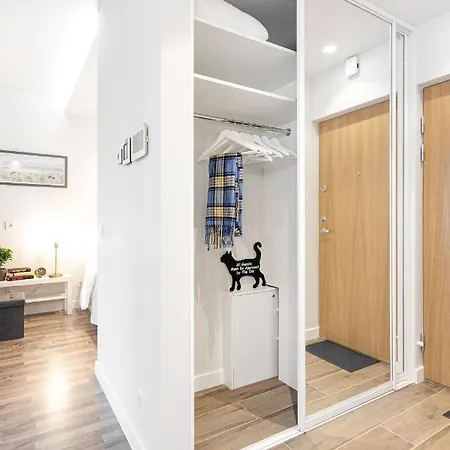 Cosy White Scandinavian By Houseys Apartment *