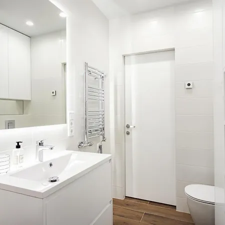 Cosy White Scandinavian By Houseys Apartment Vilnius